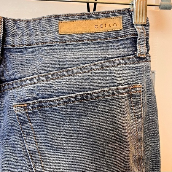 Cello Women's Juniors Size 7 Blue Straight Leg Distressed Raw Hem Ripped Jeans - Picture 12 of 12